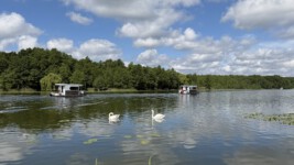 Juni 2026 Hausboote auf dem Tetzensee im Juni 2026
